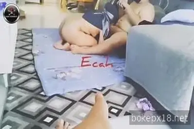 Duduk Nonton Istri Diengkotin Teman Sendiri