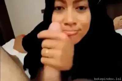 Tante Cantik Sepong Kontol Om Bule Sampe Crott Dalem
